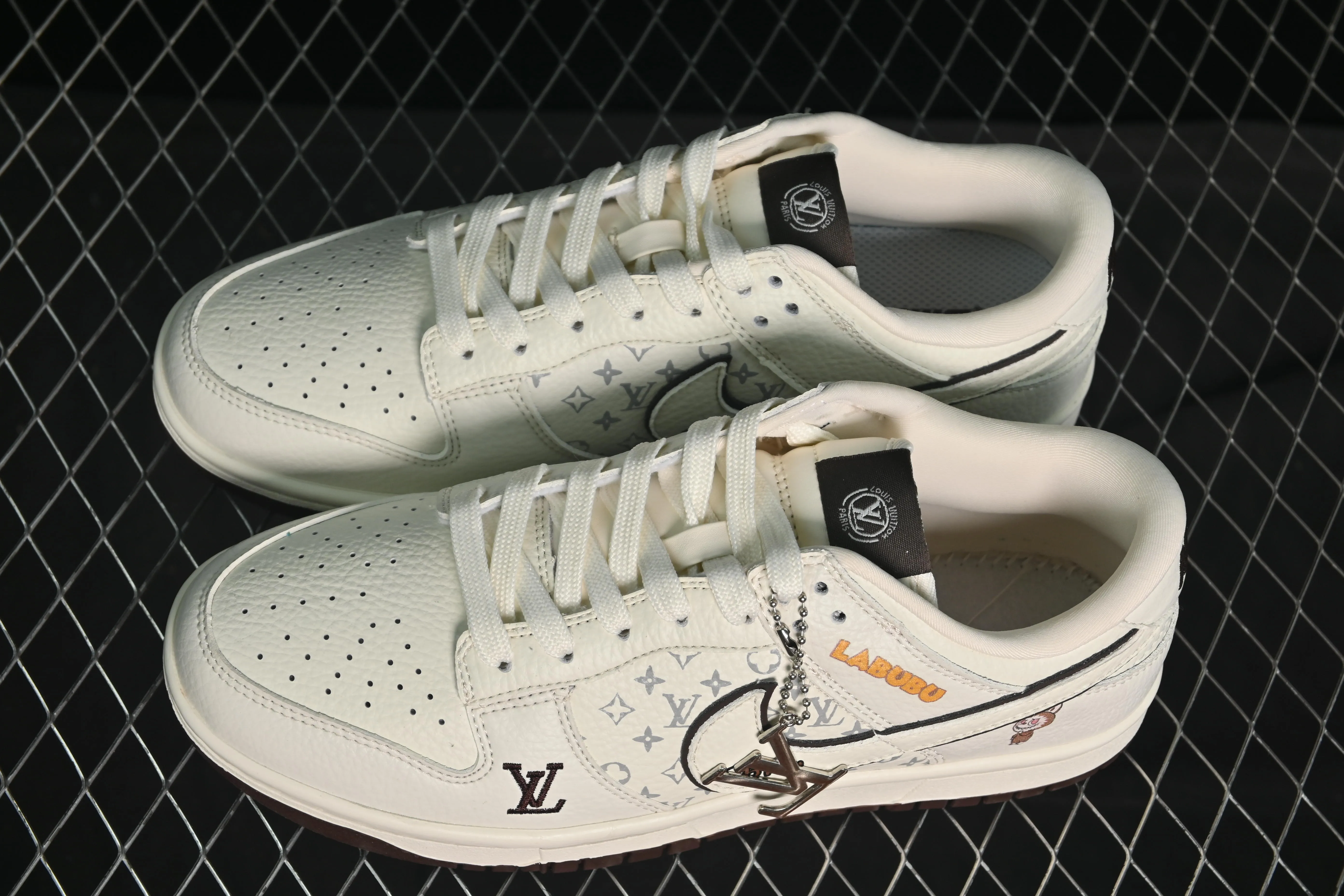 All categories Nk SB Dunk Series Nk SB Dunk Low High-end customized low-top sneakers Nike SB Dunk Low Three-party joint brand White Coffee High-end customized low-top casual sneakers SC0601-456